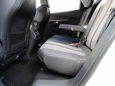 2018 Peugeot 3008 - thumbnail 17