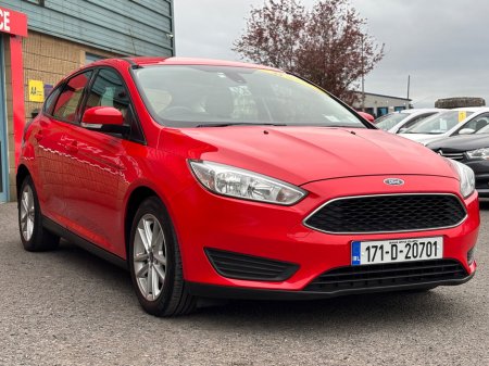 2017 Ford Focus - thumbnail 4