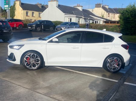 2023 Ford Focus - thumbnail 6