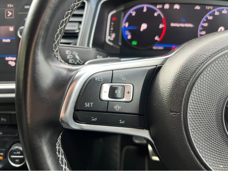 2020 Volkswagen T-Roc R-LINE AUTOMATIC 2.0 DIESEL //HALF LEATHER SEATS//KEYLESS ENRTY//ADAPTIVE CRUISE CONTROL//REVESE CAMERA// €25,950 thumbnail