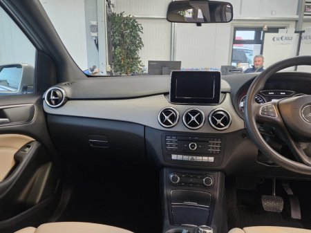 2017 Mercedes-Benz B Class B 160 D STYLE €14,950 thumbnail