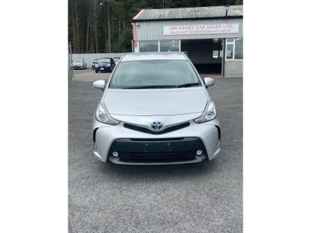 2015 Toyota Prius Alpha - view 2