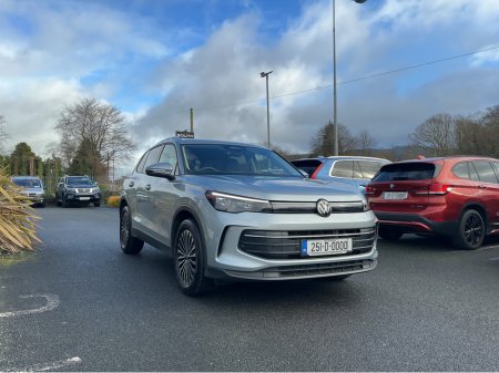 2025 Volkswagen Tiguan - thumbnail 5