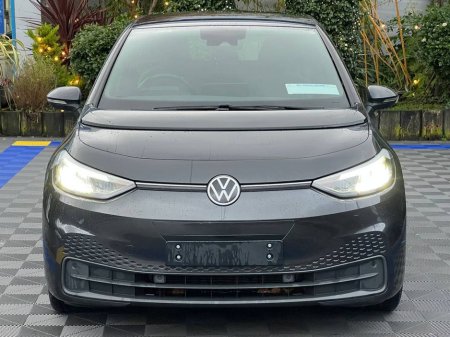 2023 Volkswagen ID.3 LIFE 58KWH // APPLE CARPLAY/ANDROID AUTO // PARKING SENSORS // DUAL ZONE CLIMATE CONTROL €20,950 thumbnail