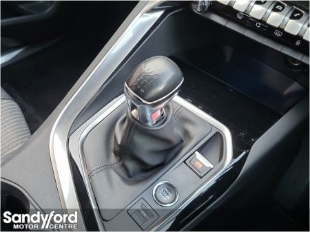 2023 Peugeot 3008 1.2 PureTech ALLURE*FSH* €31,950 thumbnail