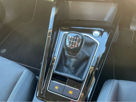 2024 Volkswagen Golf STYLE 2.0 TDI 115HP 5DR €31,888 thumbnail