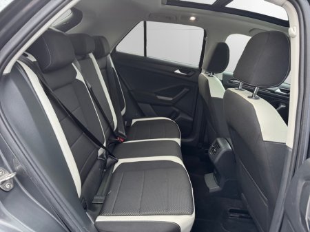 2018 Volkswagen T-Roc SPORT 1.5 TSI MANUAL GLASS ROOF €17,999 thumbnail