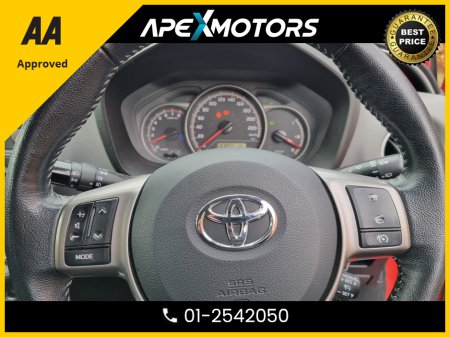 2017 Toyota Yaris - thumbnail 18