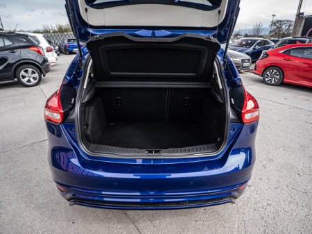 2015 Ford Focus - thumbnail 24