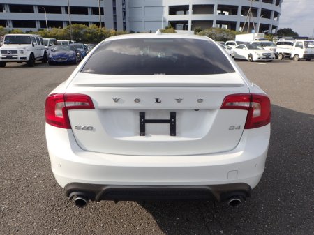 2016 Volvo S60 2.0 D4 R DESIGN PLUS DIESEL AUTOMATIC // TINY KMS // MASSIVE SPEC //  FULL HEATED LEATHER // REVERSING CAMERA // CRUISE CONTROL // LANE ASSIST // COLLISION WARNING SYSTEM // UPGRADED SPORT ALLOYS €17,950 thumbnail