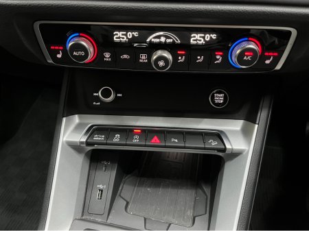 2020 Audi Q3 €30950! 2020 AUDI Q3 35TDI QUATTRO ADVANCED 2.0 AUTOMATIC / CRUISE CONTROL / 360° PARKING CAMERA / ELECTRIC HEATED SEATS / PADDLE SHIFTERS / APPLE CARPLAY €30,950 thumbnail