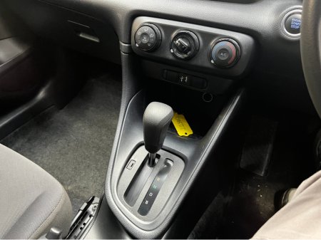 2021 Toyota Yaris - thumbnail 15