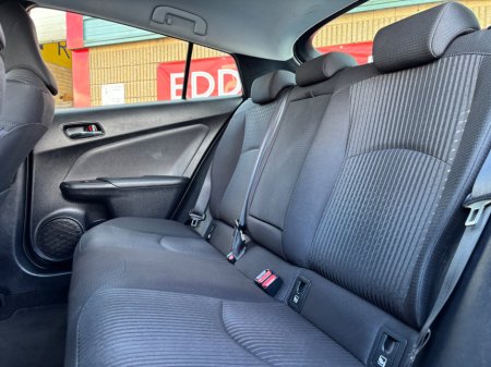 2016 Toyota Prius - thumbnail 9