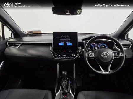 2025 Toyota Corolla Cross COROLLA CROSS 1.8 LUNA #174 €37,490 thumbnail