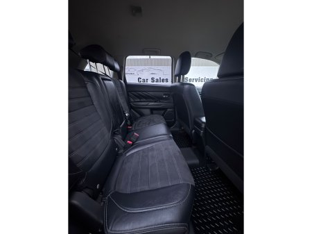 2016 Mitsubishi Outlander - thumbnail 23