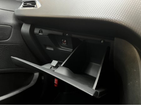 2017 Peugeot 2008 €12950 2017 PEUGEOT 2008 ALLURE 1.2 AUTOMATIC / CRUISE CONTROL AND MORE €12,950 thumbnail