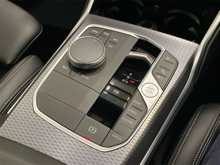 2025 BMW 3 Series - thumbnail 10