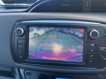 2016 Toyota Yaris - thumbnail 13