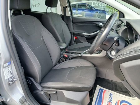 2017 Ford Focus - thumbnail 11