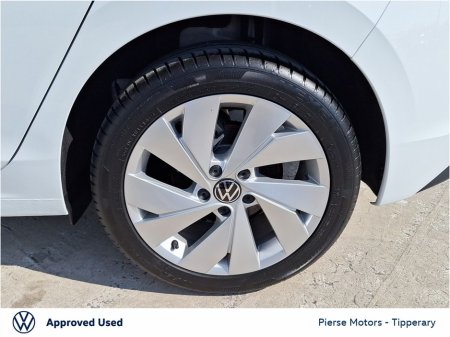 2025 Volkswagen Golf LAUNCH EDIT 1.5 TSI 115HP €32,950 thumbnail