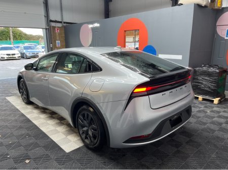 2025 Toyota Prius - thumbnail 4