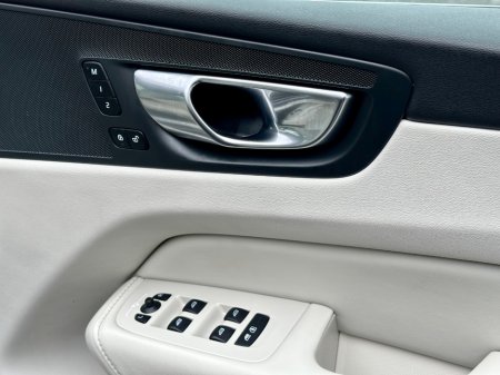 2022 Volvo XC60 - thumbnail 12