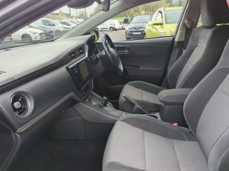 2018 Toyota Auris AURIS HYBRID LUNA SPORT €17,950 thumbnail