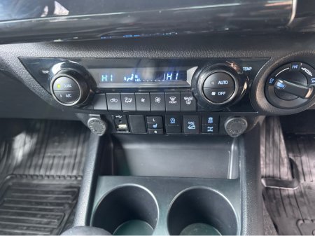 2023 Toyota Hilux INVINCIB X D-4D 4WD INVINCIBLE DCB €44,900 thumbnail