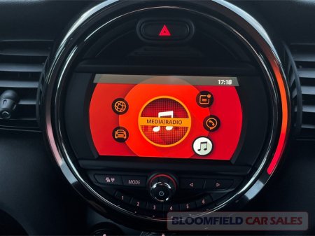 2021 MINI Cooper HIGH SPEC , AUTO // LOW MILEAGE €25,950 thumbnail