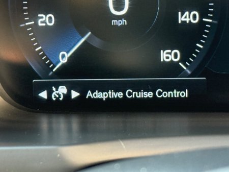 2022 Volvo XC90 PHEV T8 (390hp) R-Design AWD €56,900 thumbnail