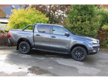 2025 Toyota Hilux Invincible X * Roll cover and bars inc €66,358 thumbnail