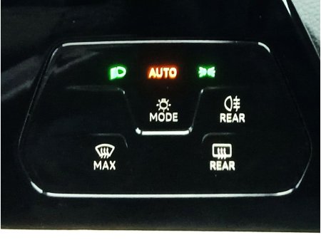 2025 Volkswagen Golf Edition 75 2.0TDI 116HP *PARK ASSIST, ANDROID AUTO/APPLE CARPLAY & MUCH MORE!* €35,995 thumbnail