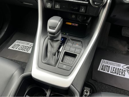 2025 Toyota Rav4 2.5 HYBRID SOL AUTO 218 BHP LEATHER €43,995 thumbnail