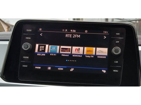 2024 Volkswagen T-Roc LIFE 2.0 TDI 116HP *APP CONNECT, ADAPTIVCE CRUISE CONTRO, BLUETOOTH* €31,495 thumbnail