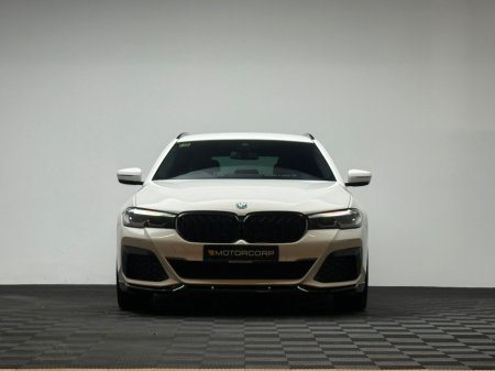 2023 BMW 5 Series - thumbnail 2