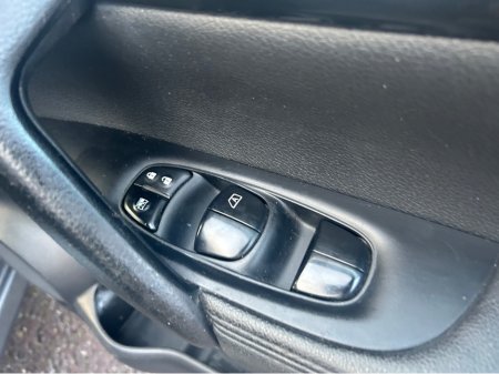 2015 Nissan Qashqai 1.6 DCI TEKNA 130bhp // FULL LEATHER // €9,900 thumbnail