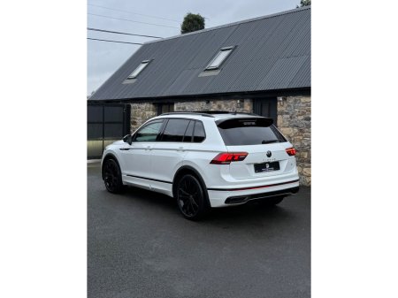 2023 Volkswagen Tiguan 2.0 TDI 150HP R-Line DSG 27.5% €49,995 thumbnail