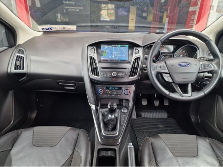 2016 Ford Focus - thumbnail 28