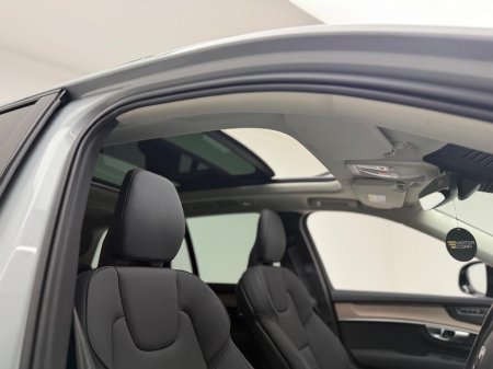 2025 Volvo XC90 PLUS T8 PHEV AWD AUTO *7 SEATER* €82,990 thumbnail