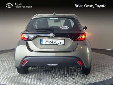 2021 Toyota Yaris - thumbnail 4
