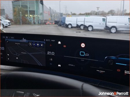 2025 Peugeot 5008 1.2 MHEV 145bhp E-DCS6 Allure €52,900 thumbnail