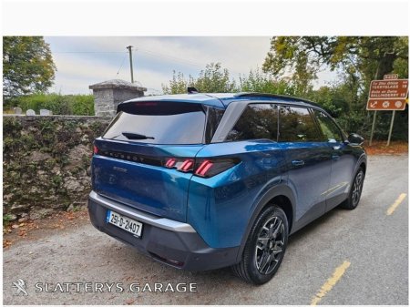 2025 Peugeot 5008 1.2 Hybrid 136bhp E-DCS6 Allure €47,995