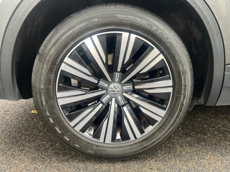 2019 Volkswagen Touareg 3.0 TDI 4M 231HP 5DR AU AUTO €35,950 thumbnail