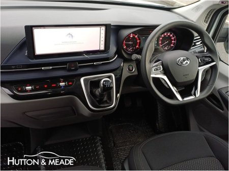 2026 Maxus Deliver 9 Luton Body with Tail Lift thumbnail