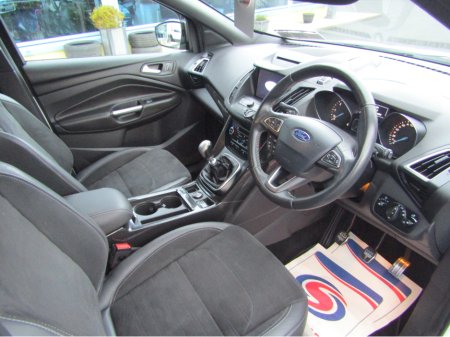 2017 Ford Kuga 1.5 TDCI 120PS  FWD 4DR ST-LINE thumbnail