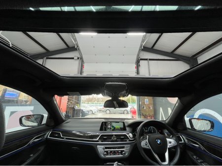 2016 BMW 7 Series 2016 BMW 740E IPERFORMANCE M-SPORT 2.0 AUTOMATIC / CRUISE CONTROL / 360° PARKING CAMERA / ELECTRIC MEMORY HEATED & MASSAGING SEATS / HEATED REAR SEATS / PANORAMIC SUNROOF / PADDLE SHIFTERS AND MORE thumbnail