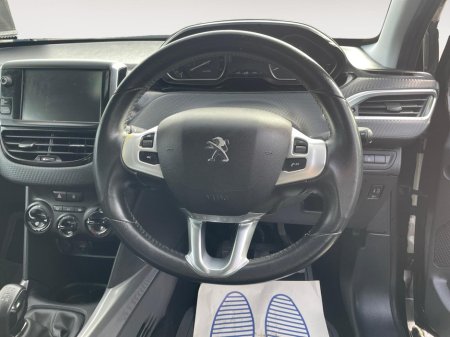 2017 Peugeot 2008 - thumbnail 13