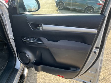 2017 Toyota Hilux - thumbnail 12