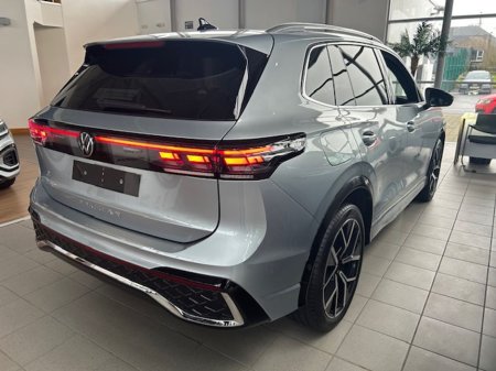 2025 Volkswagen Tiguan Tiguan R-Line 2.0TDi 150 DSG 2WD Auto Start/Stop €57,995 thumbnail