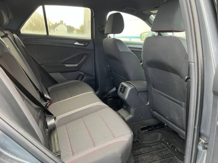 2020 Volkswagen T-Roc SPORT 2.0 TDI // APPLE CARPLAY/ANDROID AUTO // DUAL ZONE CLIMATE CONTROL // 18" ALLOYS €24,900 thumbnail